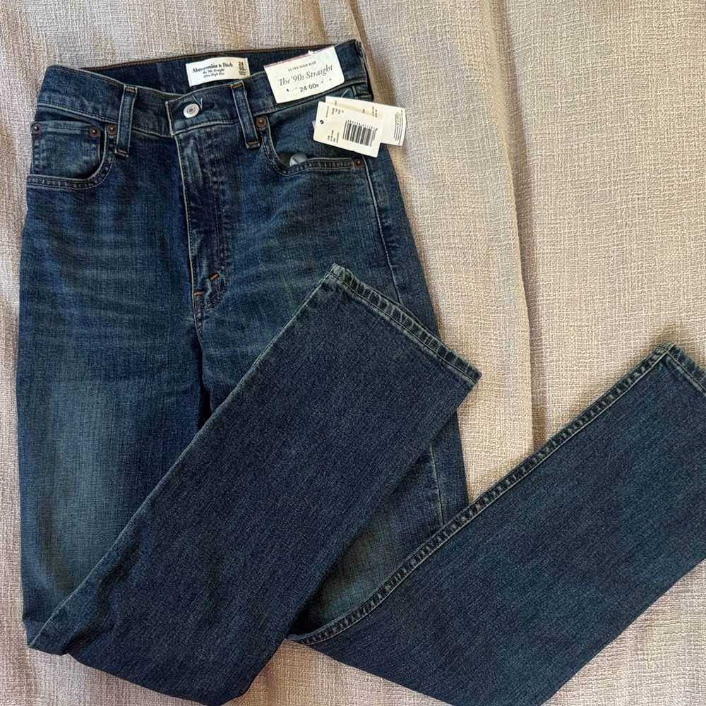 Women’s Abercrombie and Fitch 90’s Straight Ultra High Rise NWT